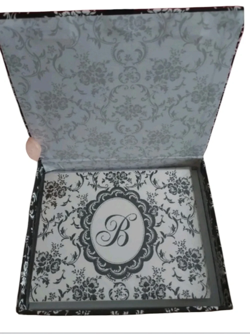 MONOGRAMMED Note Cards 12 note cards & envelope in a decorative keepsake box